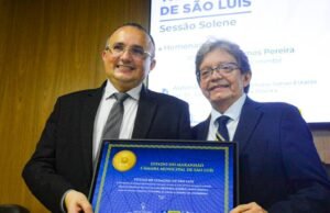 Dr. Gutemberg entrega título de Cidadão Ludovicense para empresário Francisco Robério Lemos, ex-presidente da ACOMAC