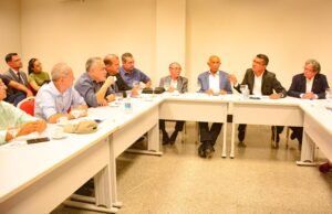 Dr. Lahesio Bonfim e Dr. Gutemberg dialogam com a classe empresarial na Fiema