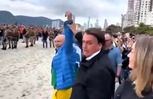 Vídeo: Bolsonaro manda vice-governadora de SC ficar para trás enquanto acena para apoiadores