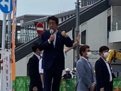 EX- PRIMEIRO MINISTRO DO JAPÃO É BALEADO ENQUANTO FAZIA CAMPANHA NA RUA