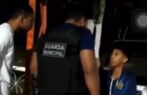 Vídeo: Guarda municipal que ameaça garoto com arma na Bahia causa revolta nas redes sociais
