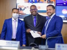 Professor Carlinhos assume vaga de Raimundo Penha, que pediu licença para tratar de assuntos particulares