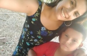 Mãe pede doações para filho que perdeu movimentos ao cair em esgoto