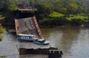 Vídeos: Ponte desaba com vários carros na BR 319