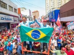 ‘Quem tiver uma gota de sangue nordestino não pode votar nesse monstro’, diz Lula sobre Bolsonaro