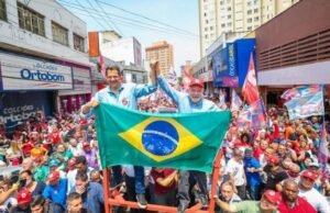 ‘Quem tiver uma gota de sangue nordestino não pode votar nesse monstro’, diz Lula sobre Bolsonaro