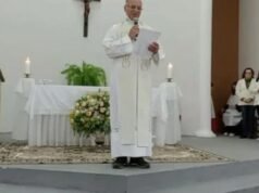 Vídeo: mulher interrompe padre e o acusa de pedir voto em Lula no PR