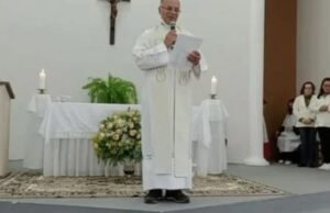 Vídeo: mulher interrompe padre e o acusa de pedir voto em Lula no PR