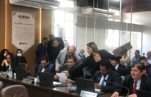 Como um bom maestro, vereador Astro de Ogum atua dentro e fora do plenário