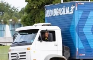 TRANSIÇÃO: CAMINHÃO DE MUDANÇA É FLAGRADO CHEGANDO NO PALÁCIO DA ALVORADA