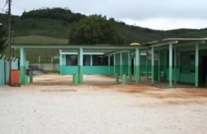 Adolescente agride professora em escola da Grande Curitiba e prefeitura aciona Ministério Público