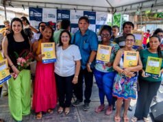 Prefeita Paula Azevedo entrega 139 títulos de propriedade em Paço do Lumiar