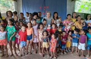 Dr. Gutemberg percorre vários bairros de São Luís entregando cestas básicas em homenagem à Semana das Mães
