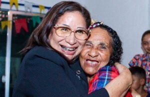 Prefeita Paula Azevedo prestigia mais uma noite de festejos juninos na Praça da Família, no Maiobão