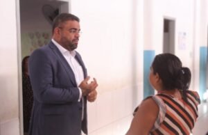 Após visita de Paulo Victor, Prefeitura restabelece energia de escola na Vila Luizão