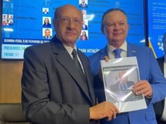 Pavão Filho entrega ao governador sistematização da legislação eleitoral 2024