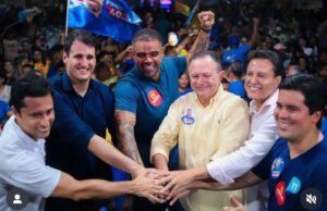 Ao lado de Brandão, Duarte, Fufuca e Camarão, Paulo Victor lança candidatura à reeleição diante de multidão