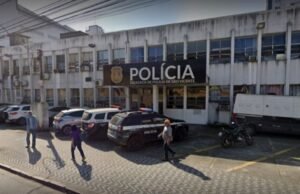 Motorista de app luta com ladrões, toma arma deles e mata 1 no litoral