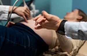 Mãe se irrita por marido ter atitude insensível durante parto do filho